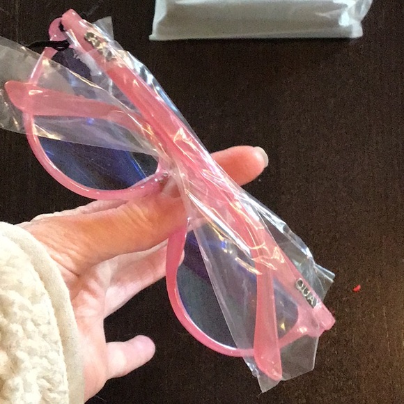 RArE 1 left!HP! 🥳Quay Rumors rare pink blue l - Picture 7 of 8